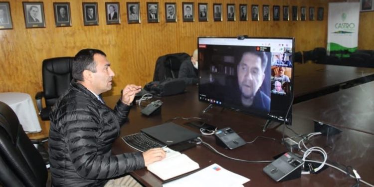 Concejo Municipal de Castro aprueba ordenanza que obliga el uso de mascarilla o protección facial