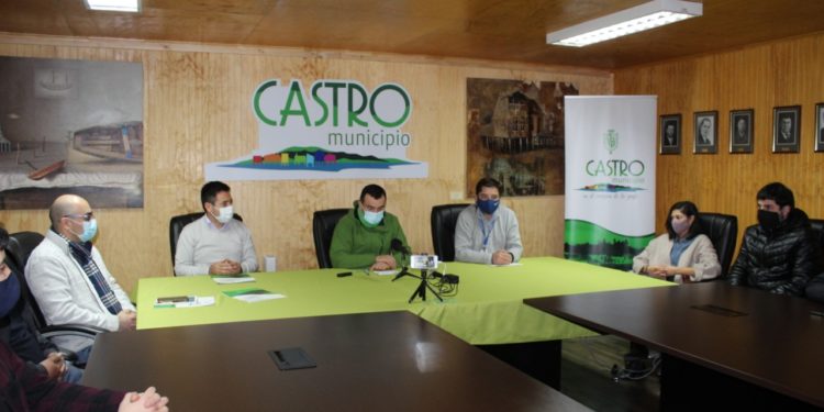 “Este es un programa que llega a la vena de los barrios castreños”.