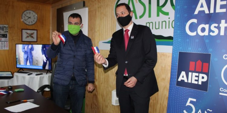 ALCALDE DE CASTRO INAUGURA PRIMERA FERIA VIRTUAL DE EMPRENDEDORES DEL SUR DE CHILE