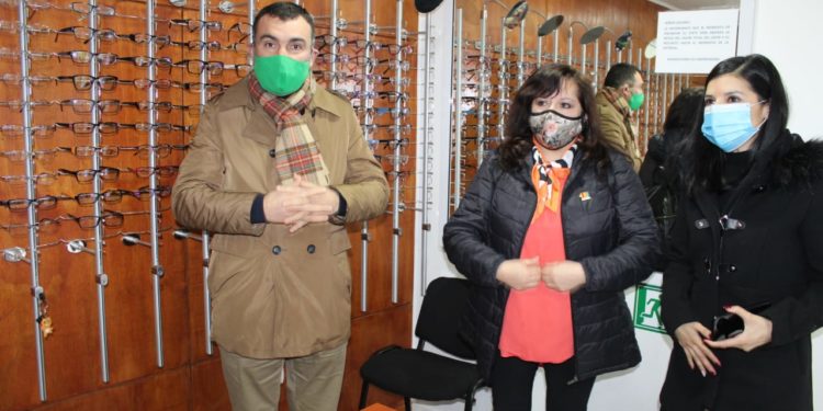 Farmacia y óptica popular un ejemplo de calidad y atención para los castreños, y a bajo costo