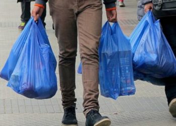 Por ley ya no se puede ni debe entregar bolsa plástica en el comercio