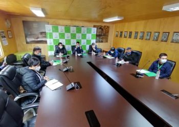 Alcaldes chilotes demandan recursos y el no retorno a clases presenciales.