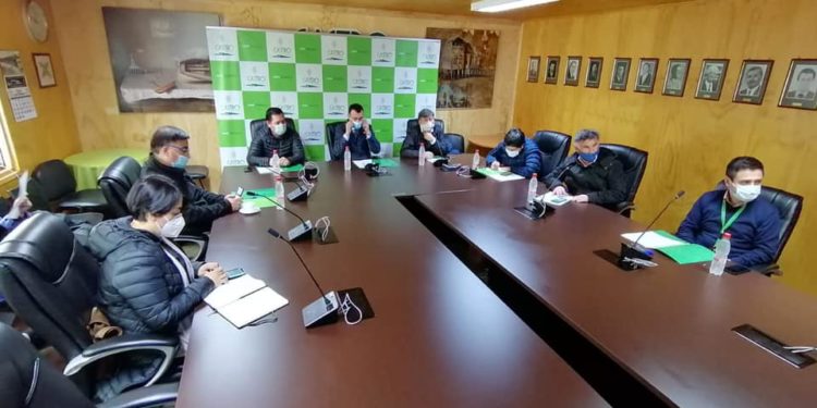 Alcaldes chilotes demandan recursos y el no retorno a clases presenciales.