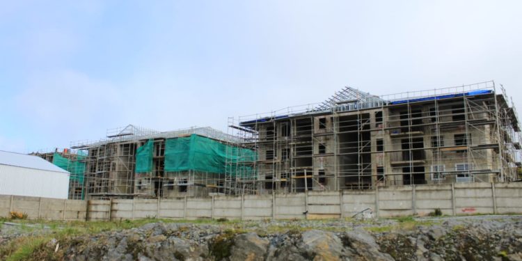 Después de más de 50 años en Castro avanza construcción de departamentos.