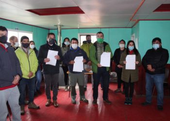 Castro Municipio entrega administración de terreno a sindicato de pescadores para la construcción de planta de proceso de fertilizante de algas.