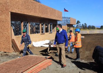 Habitantes de isla Chelín felices con avance de su nueva y moderna posta de salud.