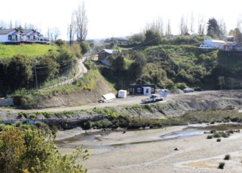 Alcalde Vera indignado con faenas que se realizan en humedal de Nercón.