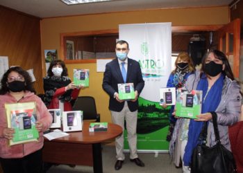Castro Municipio entrega herramientas digitales a emprendedoras de la comuna