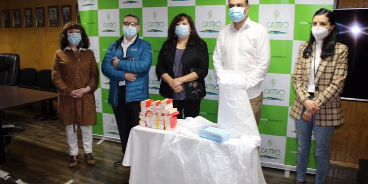 Castro Municipio entrega aporte en insumos de protección personal a Red de Salud Municipal