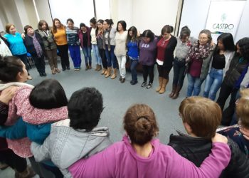 Mujeres emprendedoras de Castro se capacitan en fortalecimiento empresarial