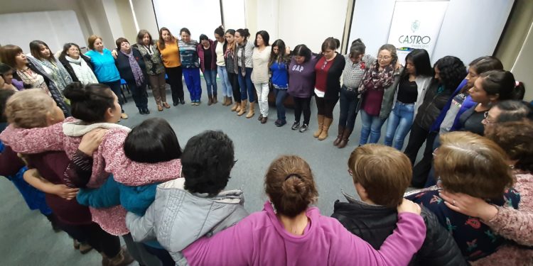 Mujeres emprendedoras de Castro se capacitan en fortalecimiento empresarial