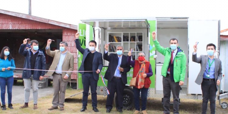 Primera Biblioteca Móvil Municipal proyecta el inicio de su recorrido por los barrios de Castro