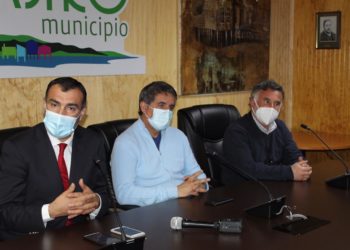 Alcalde de Castro llama a los vecinos a regularizar sus propiedades haciendo uso de la Ley del Mono.