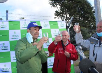 Con emoción los vecinos de Qulquico norte recibieron, por fin, su anhelada agua potable.