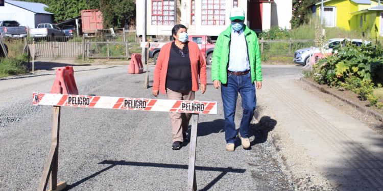 Comenzó pavimentación en la villa de Rilán