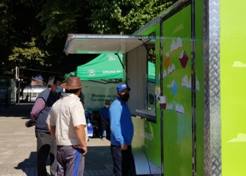 Bibliomóvil de Castro Municipio suma nuevo espacio de atención en la Plaza de Armas