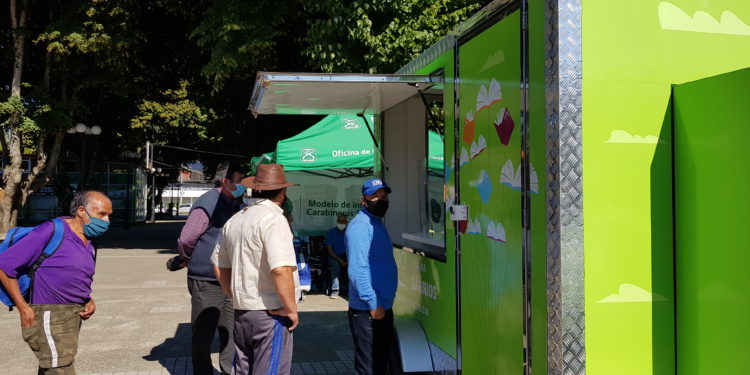 Bibliomóvil de Castro Municipio suma nuevo espacio de atención en la Plaza de Armas