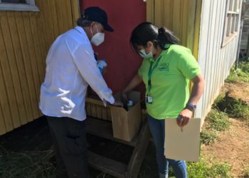 Adultos mayores de la comuna de Castro reciben Kit de higiene