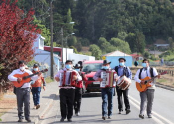 Puqueldón celebró aniversario comunal dando inicio al Festival Provincial “Murga Callejera Itinerante por Chilwe Reencantado”