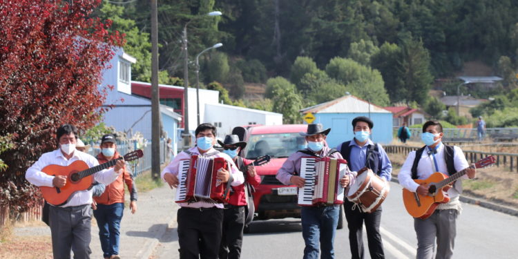 Puqueldón celebró aniversario comunal dando inicio al Festival Provincial “Murga Callejera Itinerante por Chilwe Reencantado”