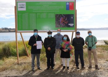 Capitanía de Puerto de Castro hace entrega en terreno de la administración de 2 concesiones marítimas menores a Castro Municipio