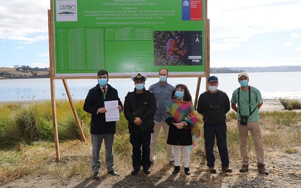 Capitanía de Puerto de Castro hace entrega en terreno de la administración de 2 concesiones marítimas menores a Castro Municipio