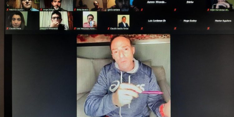 Exitoso conversatorio con Sebastián Keitel reunió a más de 40 personas