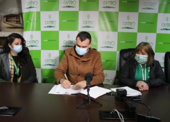 Castro Municipio firma convenio con Humanada Animal para incentivar el rescate de perritos y gatitos