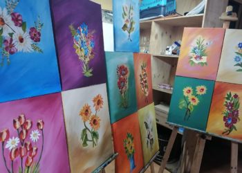 Entregan contención emocional a mujeres de Castro a través de la pintura