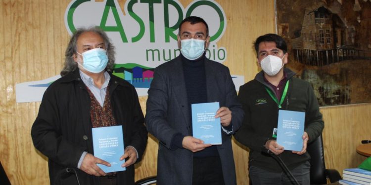 Castro celebra a los nuevos premiados del II Concurso Nacional de Poesía Aristóteles España