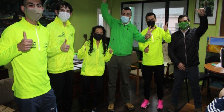 Alcalde Vera respaldó a deportistas que representarán a la comuna