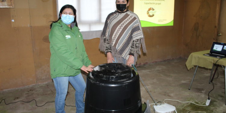 Castro Municipio entrega kits de compostaje a vecinos de La Chacra
