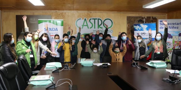 Niños y niñas plasmaron sus derechos en entretenido concurso de dibujo organizado por Castro Municipio