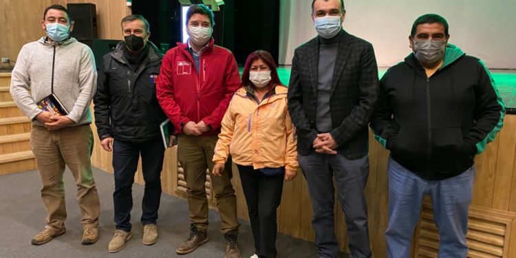 Castro Municipio capacita a líderes de comités de viviendas de Castro