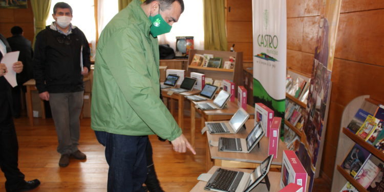 Alcalde Vera quiere que Chiloé tenga una moderna conectividad digital.