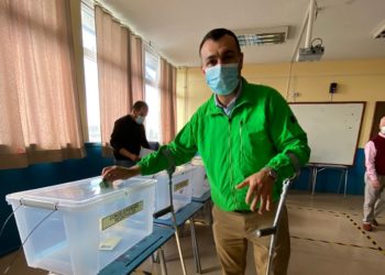 Alcalde Vera formuló un fuerte llamado a cuidar nuestra democracia.