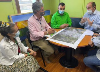 Alcalde Vera recibe avances de la planificación para la reconstrucción de viviendas