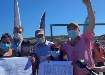 Ponen la primera piedra de complejo habitacional Antukuyen en Castro