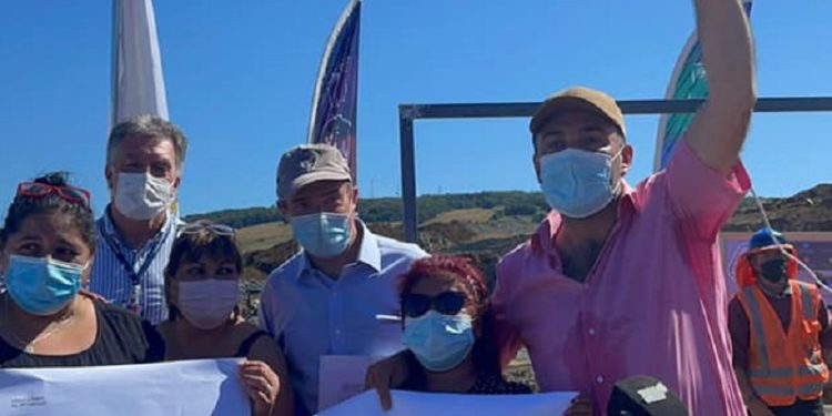 Ponen la primera piedra de complejo habitacional Antukuyen en Castro