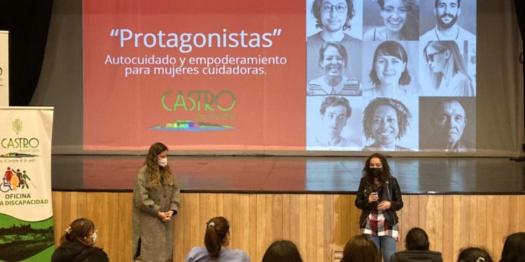Mujeres cuidadoras participan de programa para mejorar su calidad de vida