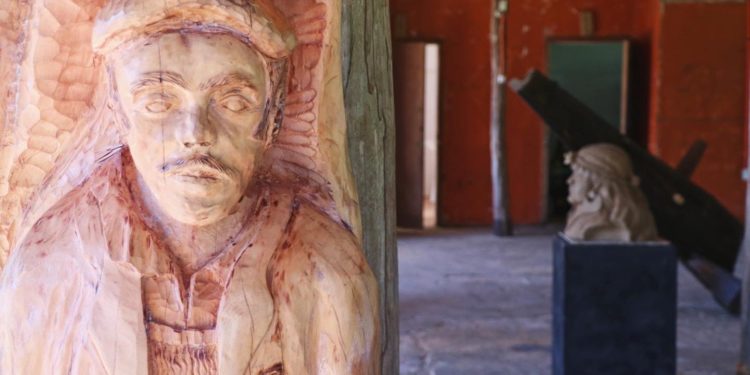 Con homenaje a los chilotes caídos en la Patagonia Rebelde culmina el V Simposio Nacional de Esculturas en Castro