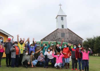 Municipio de Castro conmemora el mes de la mujer con visita a las islas de Chelín y Quehui