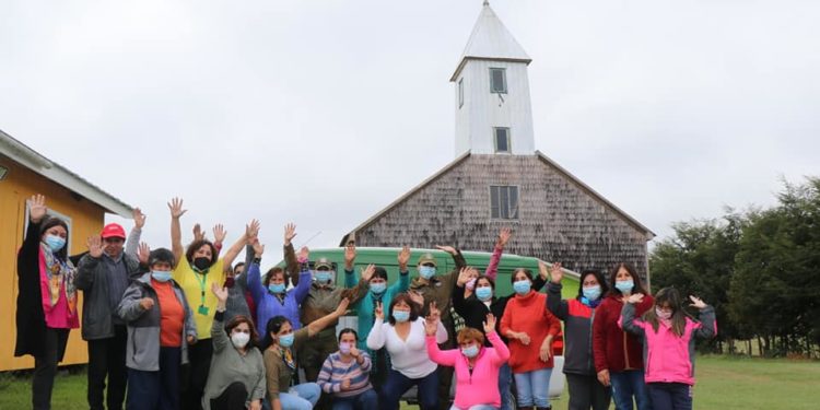 Municipio de Castro conmemora el mes de la mujer con visita a las islas de Chelín y Quehui