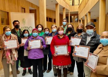 Adultos Mayores de Castro egresan del programa de acompañamiento “Vínculos”