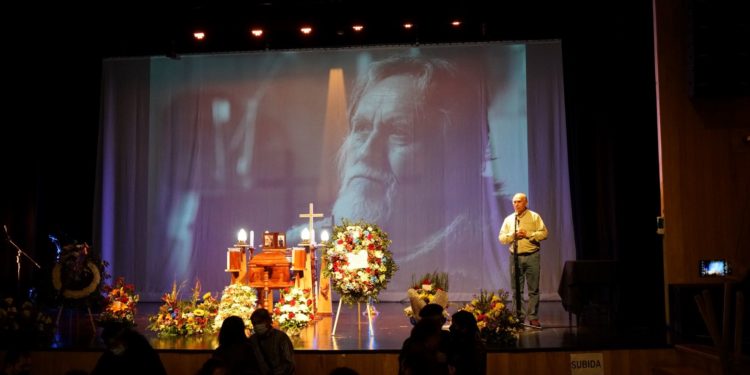 En el Centro Cultural Municipal despiden a Renato Cárdenas