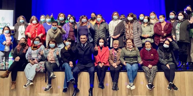 Programa Mujeres Jefas de Hogar inicia nuevo ciclo en Castro