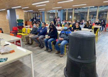 Una compostera como recibirán quienes se sumen al taller.