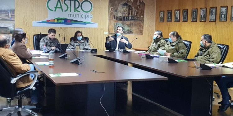 Abordan problemas de la congestión y educación vial en Castro