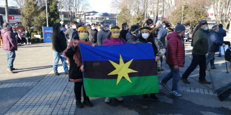 Huilliches celebran su día en la Plaza de Armas de Castro