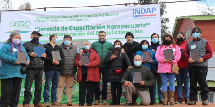 Con jornada de capacitación Castro conmemoró el día del campesino